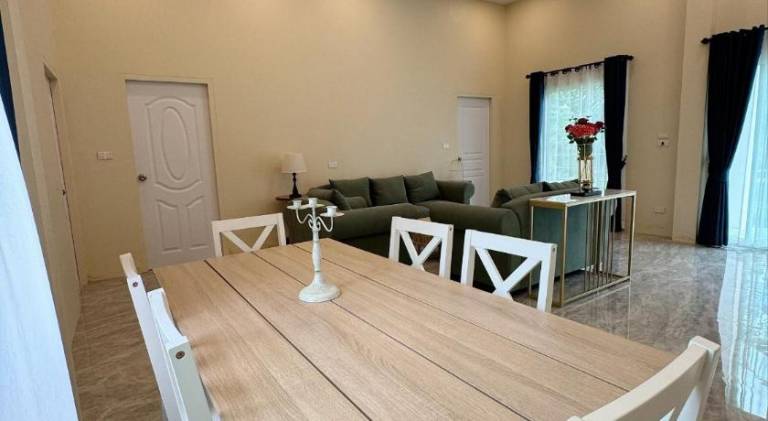 Villa with patio, jacuzzi & yard | Water view | Suitable for remote work — photo 4