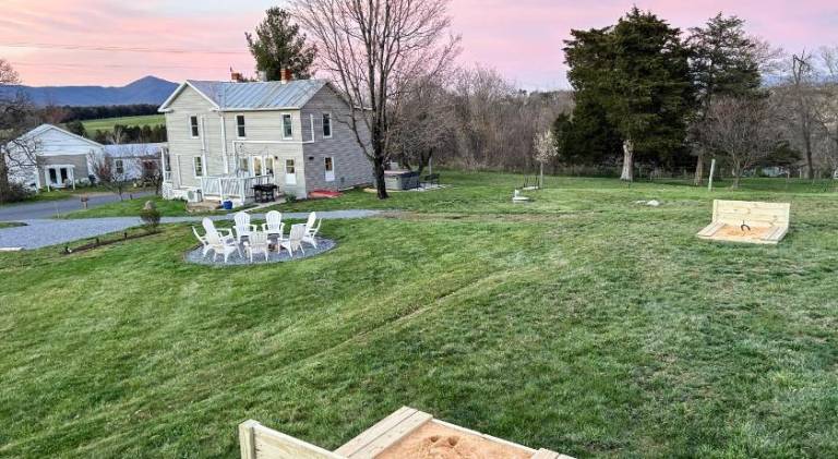 Vacation home with hot tub | Pets are welcome — photo 4