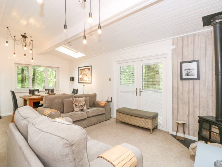 Cottage with garden — photo 4