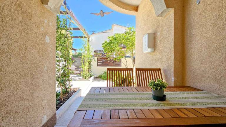 Rental apartment with yard, grill & patio | Pets are welcome — photo 4