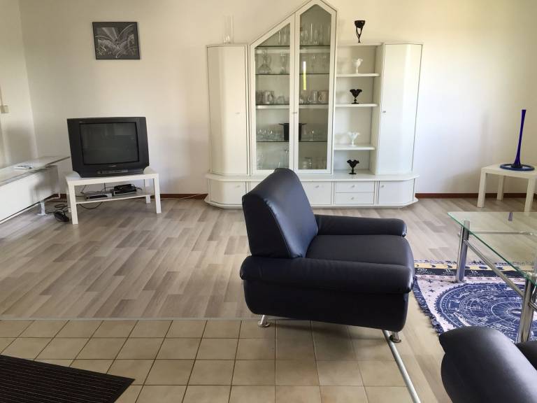 Bungalow with fast internet, barbeque & terrace | Garden view in Karlsruhe