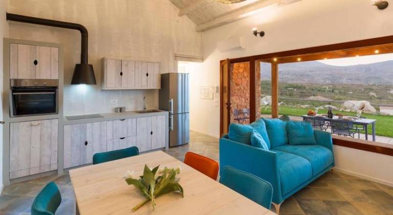 Villa with jacuzzi & pool — photo 5