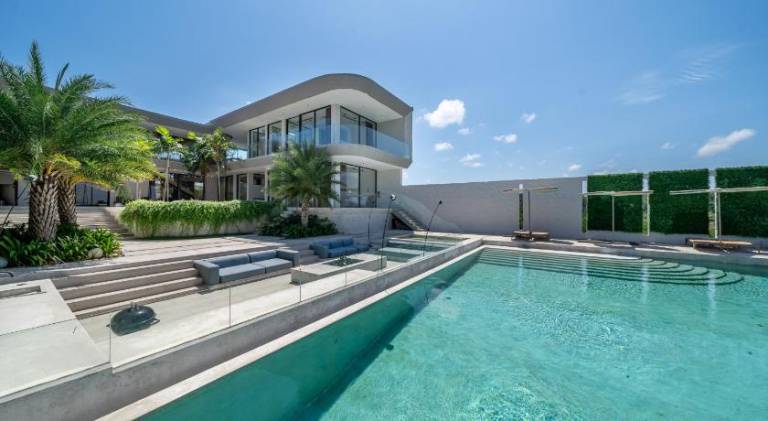 Villa with pool in Pecatu