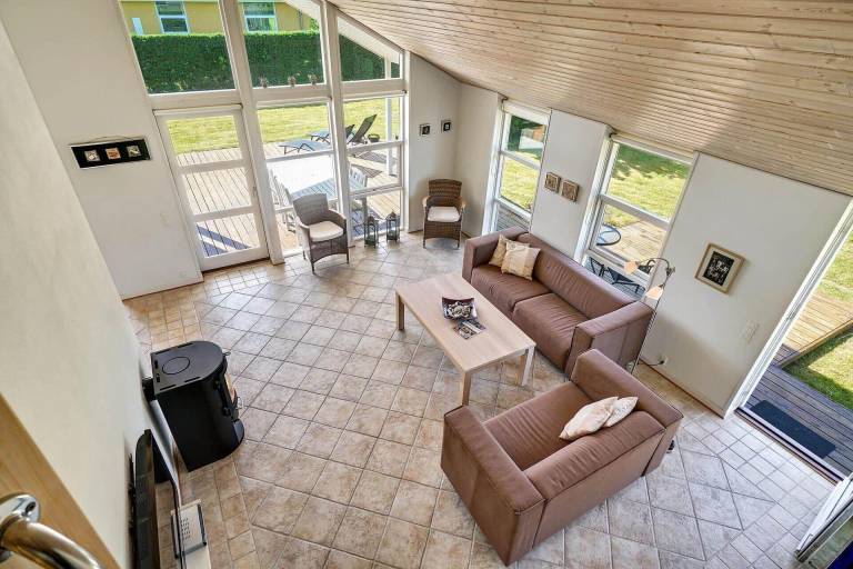 House with barbecue, yard & jacuzzi — photo 5