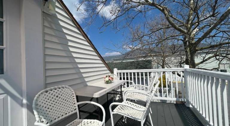 Holiday apartment with yard & patio — photo 4
