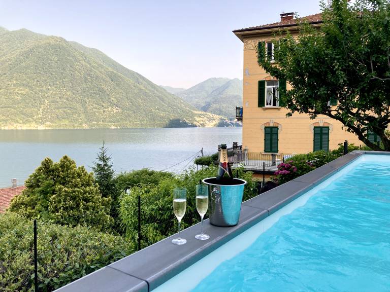 Fully equipped lovely chalet with yard, pool & patio | Panoramic view | Dogs allowed — photo 2