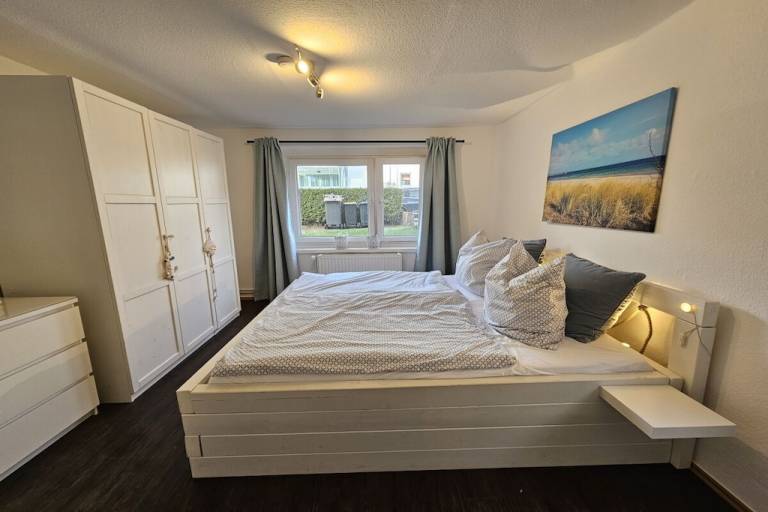 Fully equipped beautiful house with yard, BBQ & patio | Next to the beach | Pets allowed — photo 2