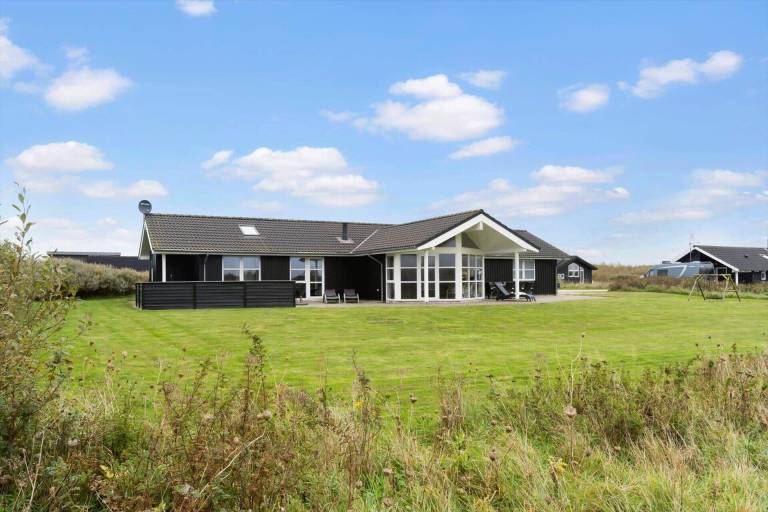 Vacation home with patio, sauna & jacuzzi in Lokken
