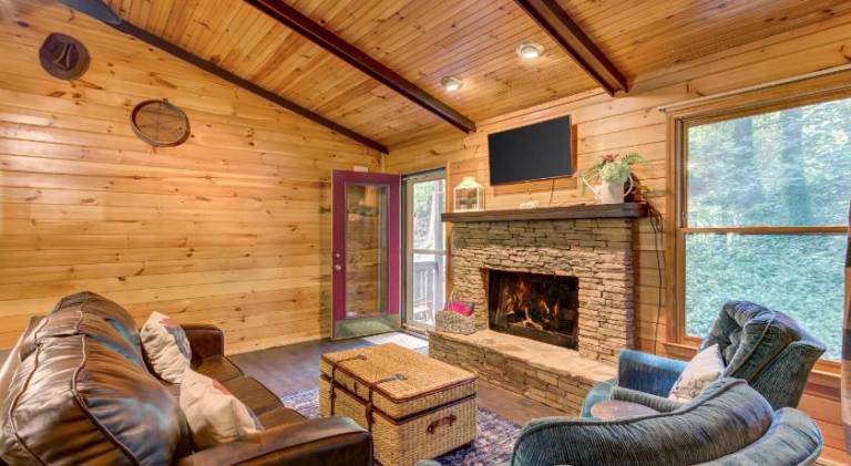 Vacation home with hot tub — photo 2