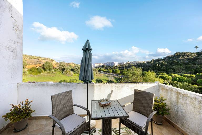 Lovely private room with pool, garden & BBQ | Garden view | Dogs allowed — photo 4