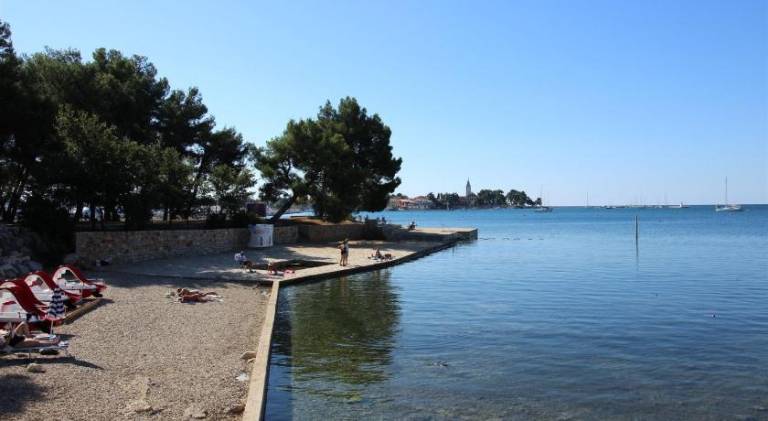 Apartment with 2 rooms for 5 persons in Novigrad