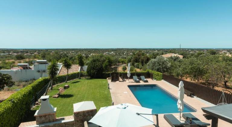 Vacation home with pool in Loulé
