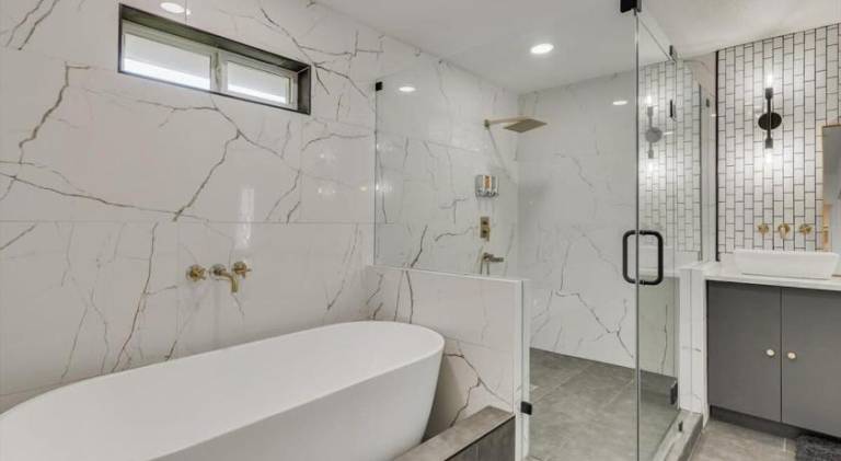 Modern and Spacious Dallas Getaway w Private POOL — photo 2