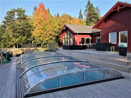 Villa with jacuzzi & pool | Pets are welcome in Jonkoping