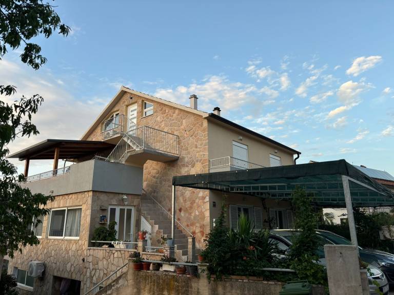 Holiday apartment with patio & BBQ in Hvar