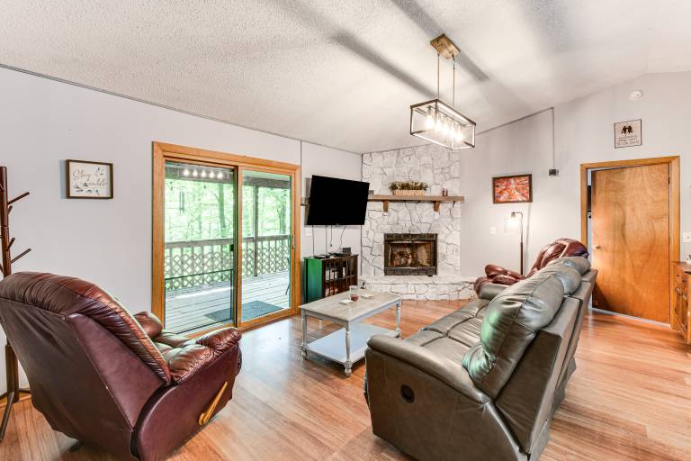 Cozy Franklin Retreat w/ Deck - 5 Mi to Downtown! — photo 4