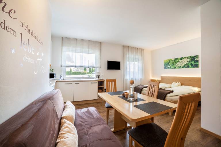 Apartment "Schnitzer - Holunder" with Mountain View, Wi-Fi, Balcony & Garden in Parcines