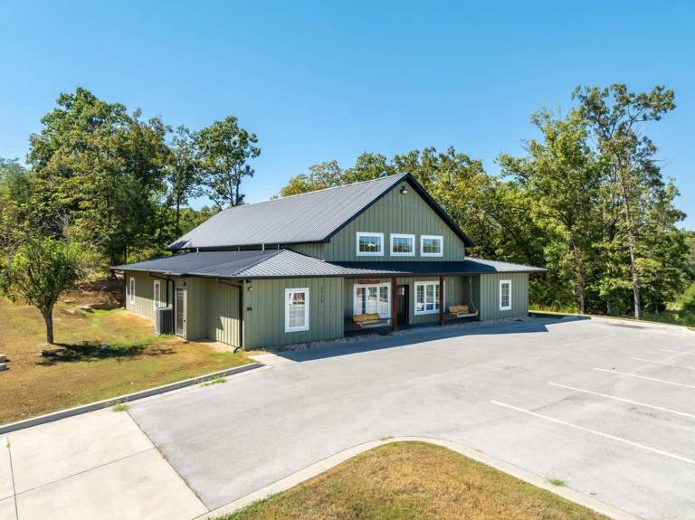 8-Bedroom Branson Retreat- Hot Tub Porch Swings — photo 4