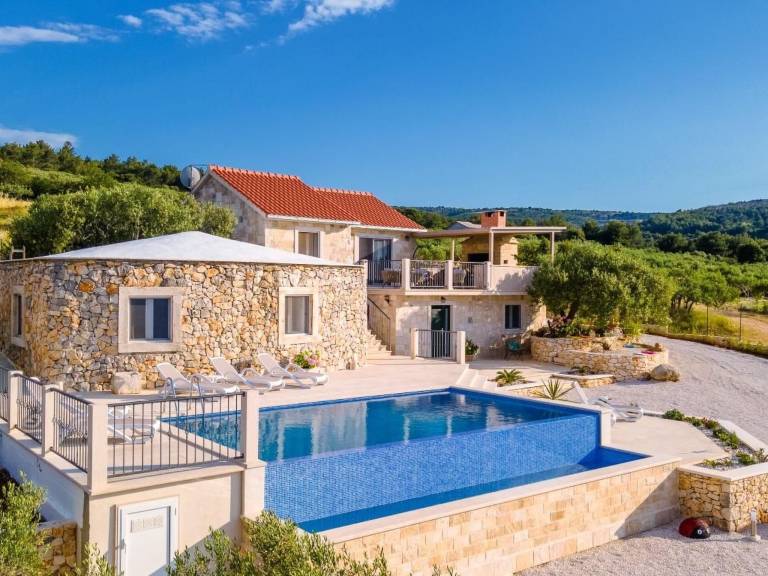 House with terrace, yard & barbecue — photo 4