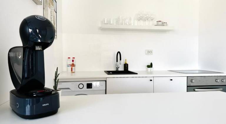 Serviced apartment with yard, pool & terrace — photo 4