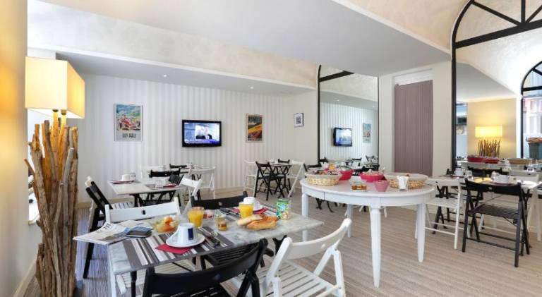 Hotel Le Roncevaux — photo 2