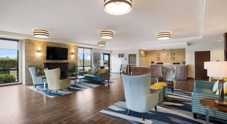 Comfort Inn & Suites Victoria North — photo 2