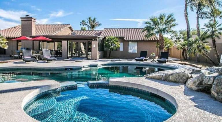 Fully equipped vacation home with barbecue, hot tub & private pool | Good for workation | Pet-friendly in Phoenix, AZ