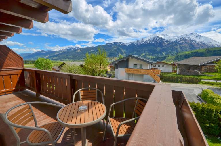 Apartment in Apart-Hotel complex, panoramic views, sunny location, swimming pool — photo 2