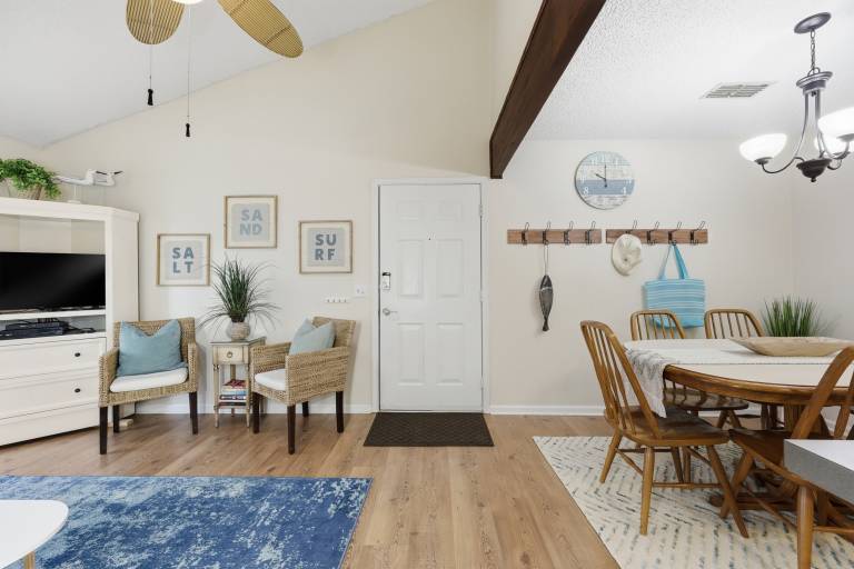 Condo with pool — photo 2