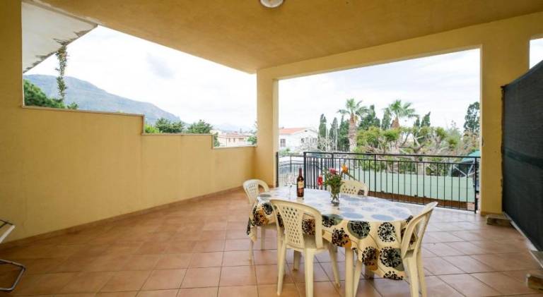 Holiday apartment with patio, grill & garden — photo 5