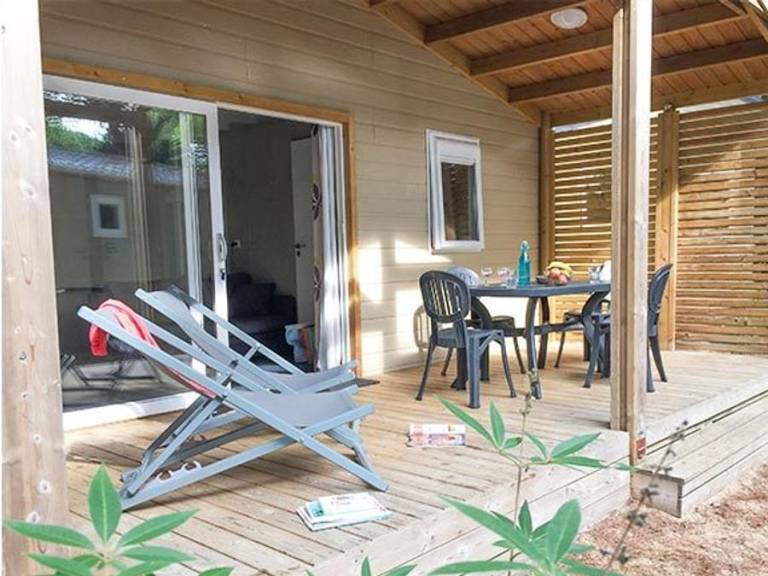 Chalet with BBQ, patio & heated pool — photo 4