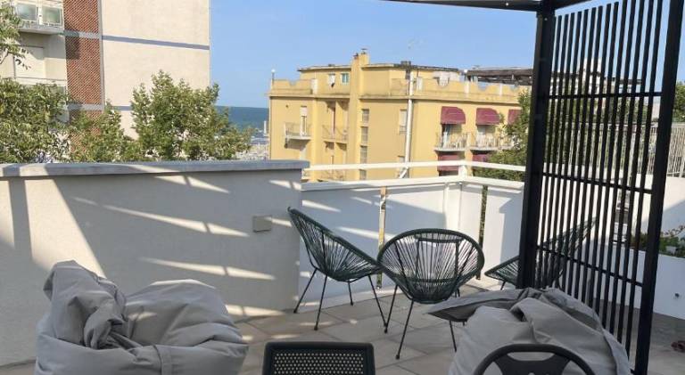 Serviced apartment with patio — photo 5