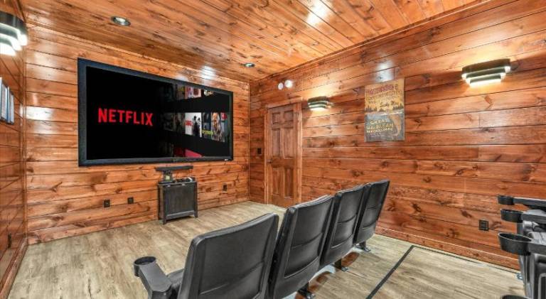 Beautiful house with hot tub | Pet-friendly in Gatlinburg, TN