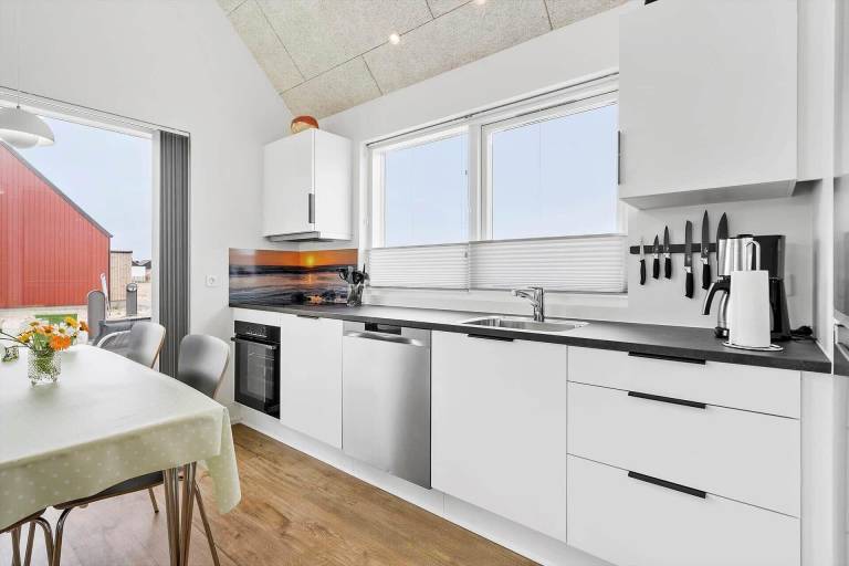 Fully equipped vacation home with barbeque & terrace | Pets allowed — photo 2