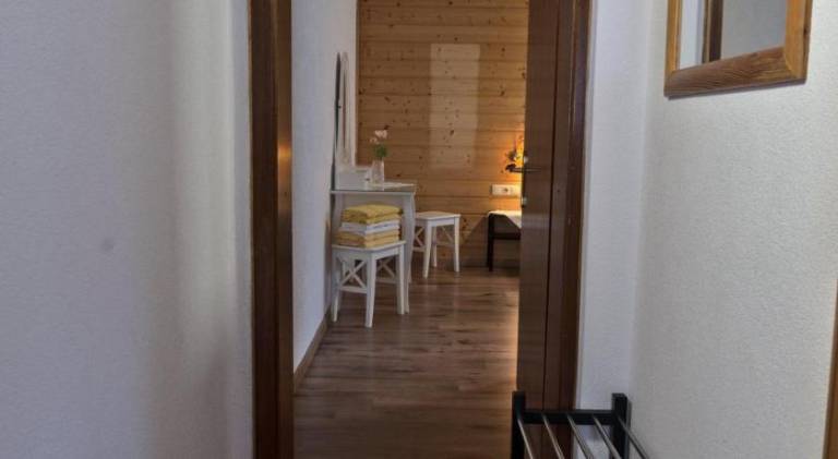 Rental apartment with yard, barbeque & patio — photo 3