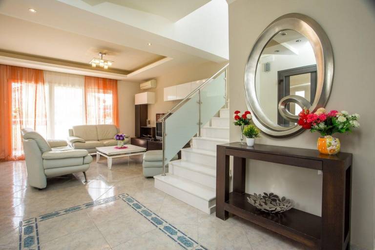 Fully equipped nice vacation home with patio, barbecue & hot tub | Suitable for remote work | Pets are welcome — photo 3