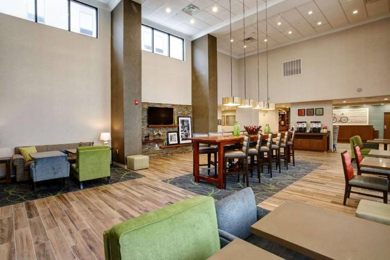 Hampton Inn & Suites Baltimore/Aberdeen — photo 2