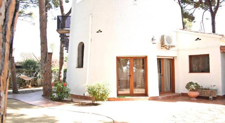 Fully equipped vacation home with barbecue, yard & terrace | Close to the beach | Suitable for remote work | Dogs allowed in Cambrils
