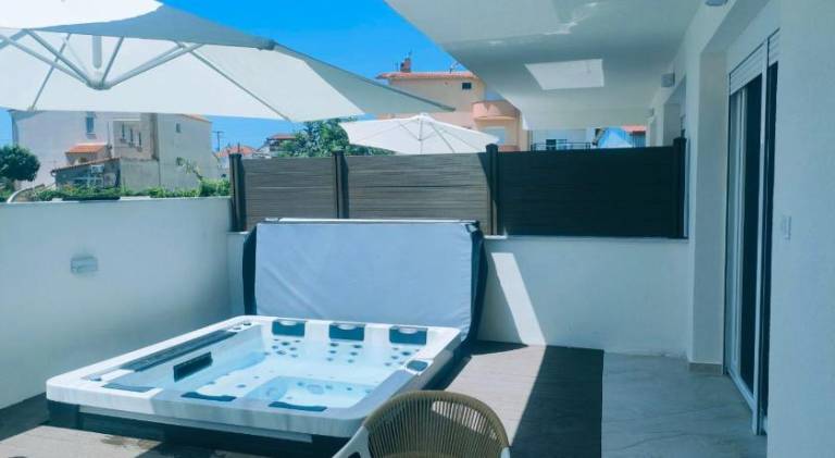 Wonderful rental apartment with jacuzzi, yard & patio | Pets allowed — photo 4