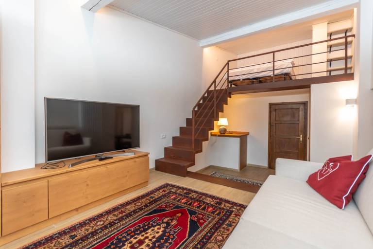 Beautiful rental apartment with yard | Pets are welcome — photo 2