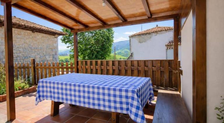 House with patio & barbecue — photo 4