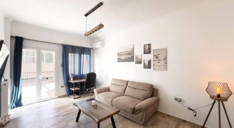 Apartment with terrace in Athens