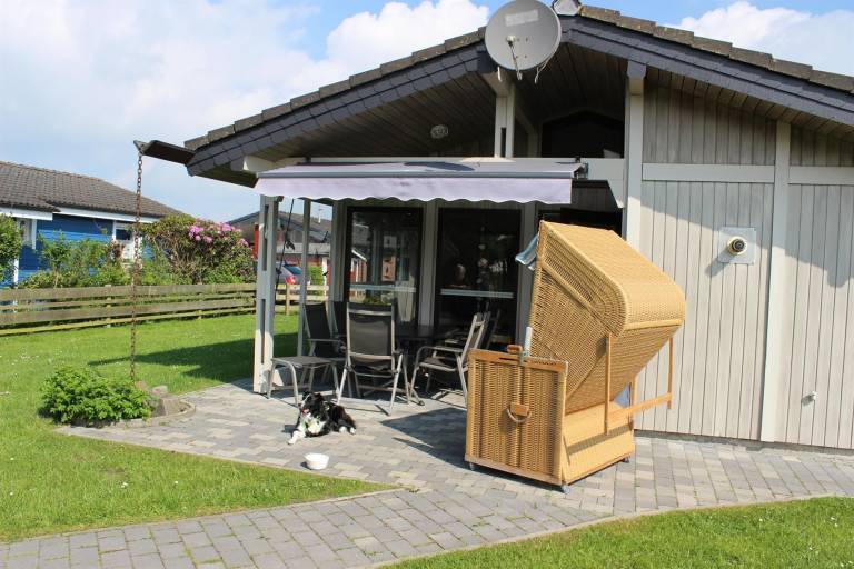 Family-oriented vacation home with patio & barbecue | Dogs allowed — photo 5