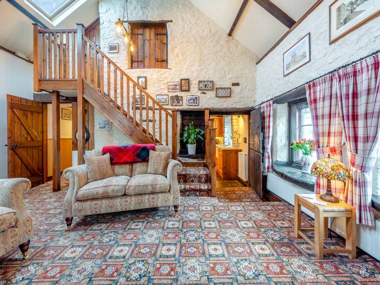 Family-oriented charming cottage with yard | Dogs allowed — photo 3