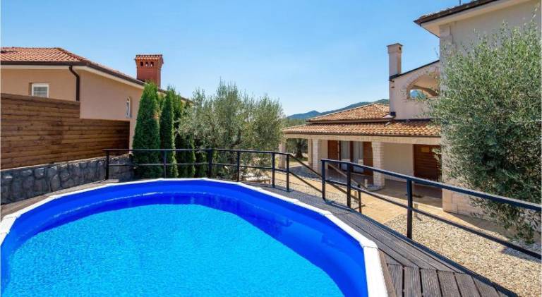 Vacation home with 4 rooms for 8 persons in Lovran