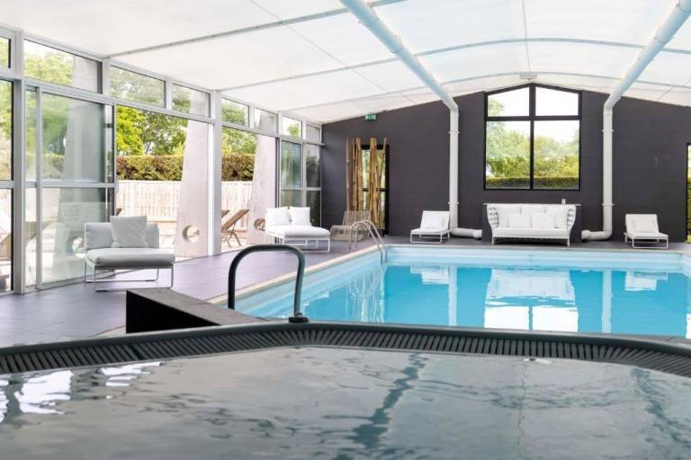 Wonderful serviced apartment with terrace, yard & pool | Pet-friendly — photo 5