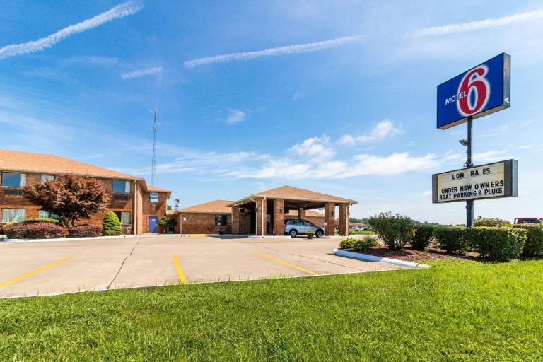 Motel 6 Marion, IL in Marion, IL