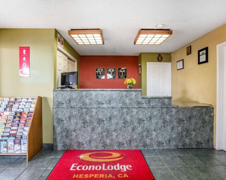 Econo Lodge Hesperia - Victorville I-15 — photo 4