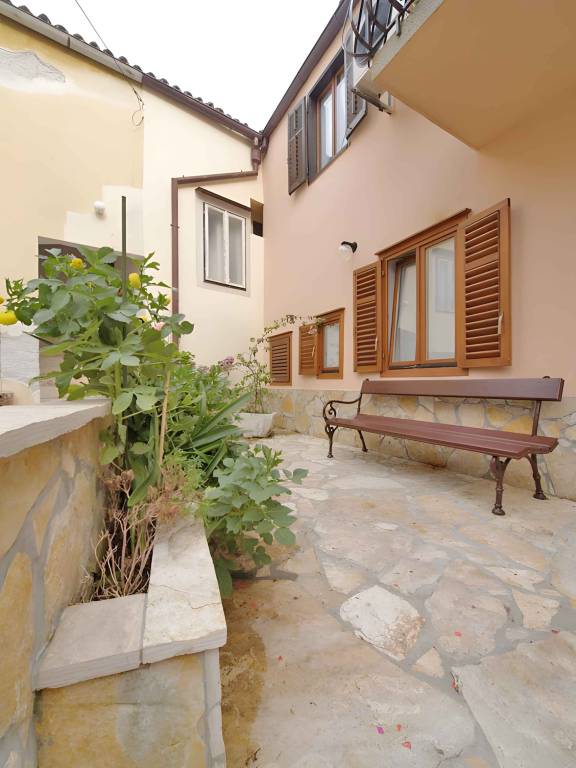 Holiday apartment in the centre with terrace — photo 4