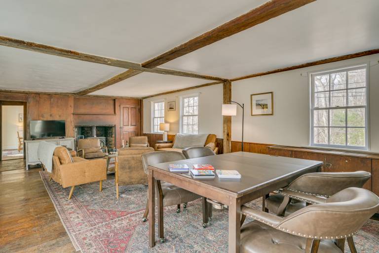 Pet-Friendly Yard: Boston Area Home Near Gillette — photo 4